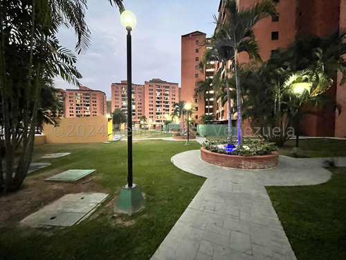 Apartamento En Alquiler, Colinas De La Tahona #24-17820