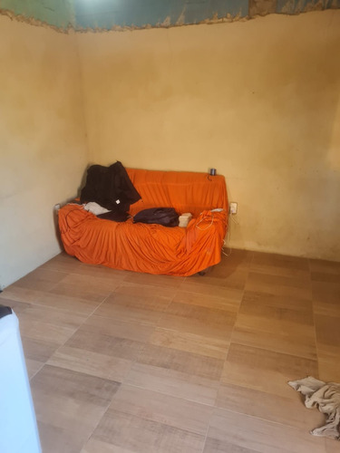 Vende-se Casa 2qts Sala Cozinha Banheiro.