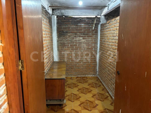 En Calle Cerrada, Entre Av San Jeronimo Y Luis Cabrera (supervia)