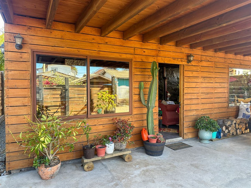 Casa A Pasos De La Playa En Pichilemu, 6 Dormitorios
