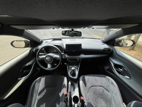 Yaris Gr 2022 Negro 257 Hp, 1,6t, Astos. Deport., R-17 4x4