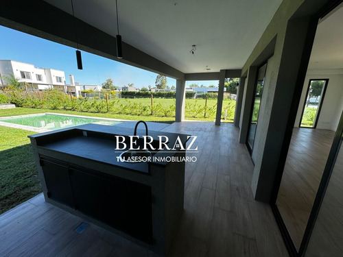 Casa Venta 4 Dormitorios Barrio Santo Tomás Lote De 450 M2 Pilar