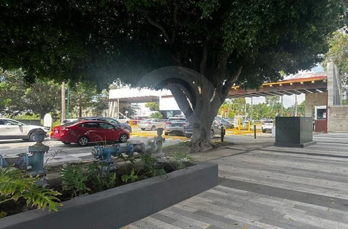 Local En Centro Comercial En Renta En Valle Real