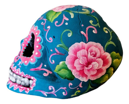 Calavera De Yeso Pintada A Mano Estilo Mexicano Vs. Colores