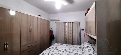 Imagem 9 de 15 de Casa - Padrão, Para Venda Em Joinville/sc - V572