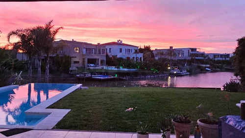 Impecable Casa En Alquiler Amoblado En Cabos Del Lago.