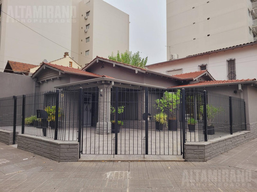 Tipo Casa En Villa Ballester Centro - Apto Varios Destinos.