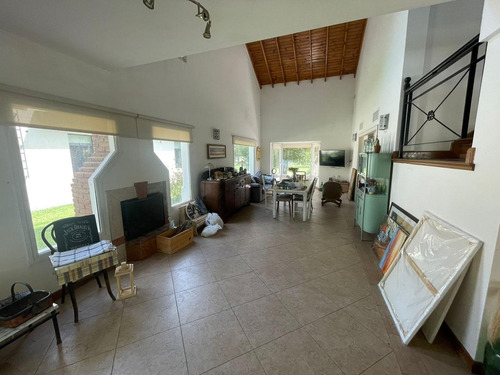 Casa En Venta En Country Los Puentes, Lujan
