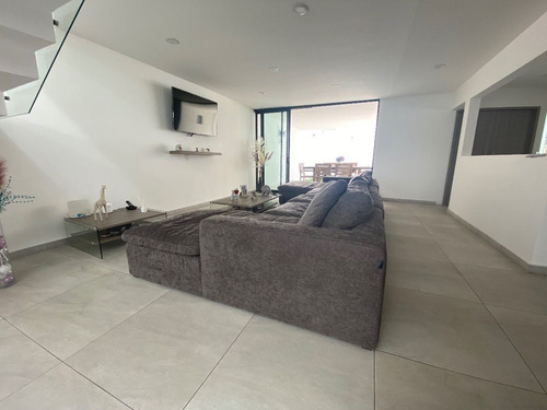 Casa Moderna En Venta Con Jardín En Valle De San Javier, Pachuca, Hidalgo