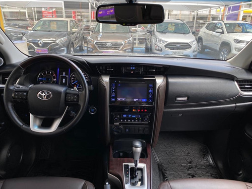 Imagem 10 de 14 de Toyota Sw4 2.8 Tdi Srx 7l 4x4 (aut)