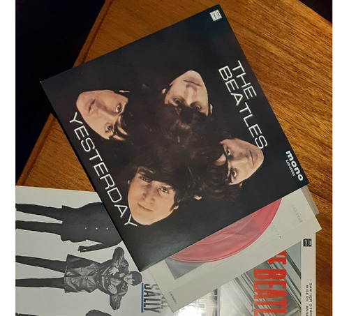 The Beatles E.p. Collection. Box Singles 7 Color Rojo Japon (Usado)