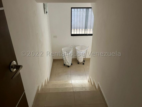 Imagen 13 de 27 de Casa En Venta En Valles De Camoruco Valencia 22-15578 Gerardo Guillén Rentahouse