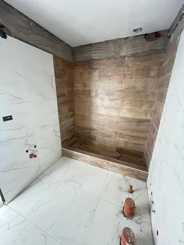 Venta Dos Ambientes, 55m2, Cochera, Lanús.