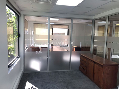 Arriendo Amplisima Oficina Amoblada En Edificio Boutique
