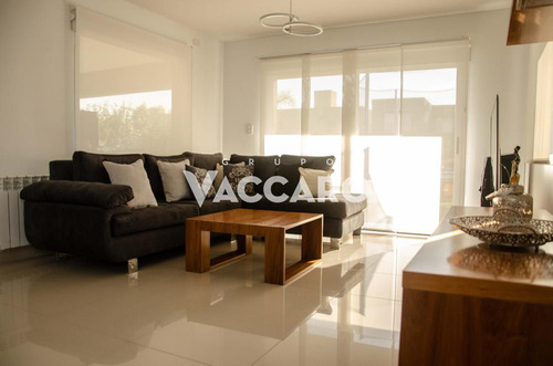 Casa 4 Dormitorios Con Piscina En Barrio Cerrado