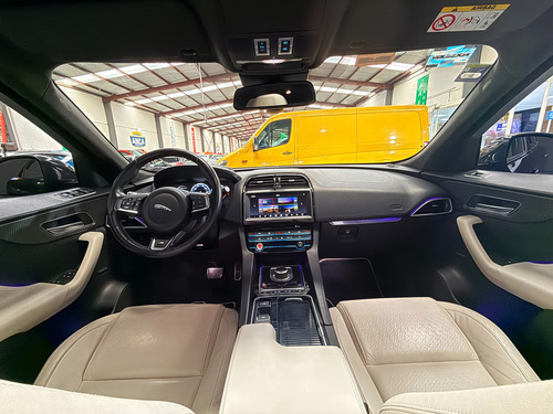 Jaguar F-PACE FIRST EDITION