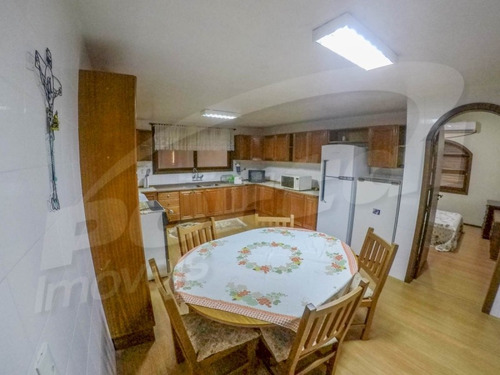 Excelente Casa Para Quem Quer Morar Num Lugar Tranquilo. Casa Com Ambientes Espaçosos, Com 4 Quartos, Sala De Estar, Jantar E Tv, Bem Definidas, Garagem Para 3 Carros, Com 4 Quartos Sendo Uma Suite,c