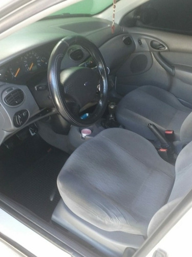 Imagem 4 de 6 de Ford Focus 2002 1.8 5p