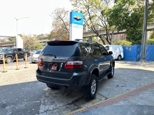 Toyota Fortuner 2010