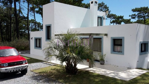 Casa En Venta Y Alquiler Sobre El Ataj En  La Barra, 3 Dormitorios .