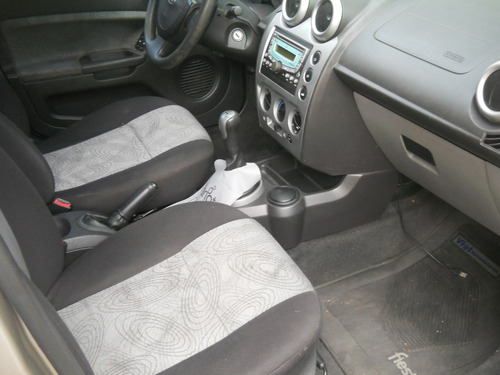 Ford Fiesta Max Full