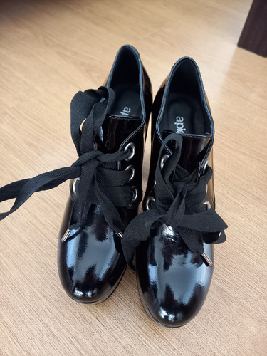 Zapatos De Cuero Vacuno Apie Negro 36 (Usado)