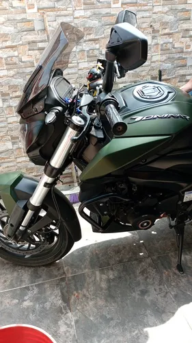 Dominar 400 Color Verde Army Modelo 2023