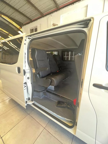 Toyota Hiace 2.8 Tdi Furgon 6at L1H1 6a. 4p.