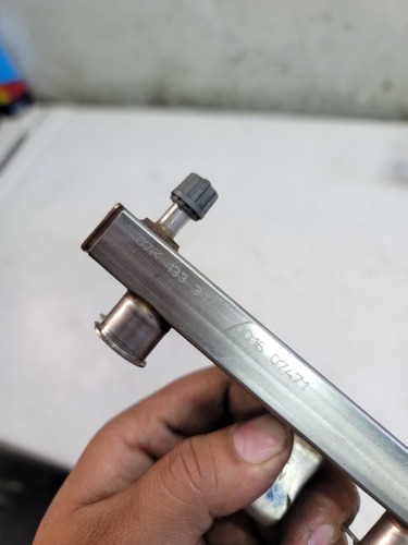 Riel De Inyectores Original Jetta A6 Mk6 2.5 11-18 (Usado)