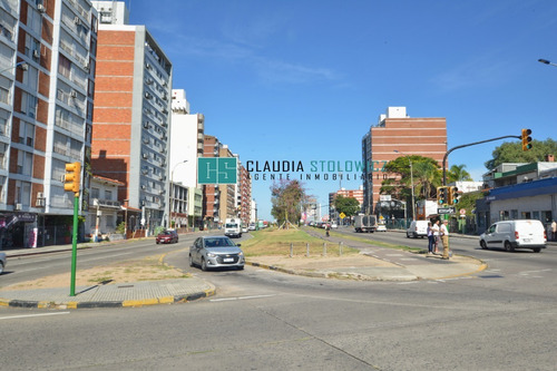 Imagen 2 de 18 de Para Entrar Sobre Avenida Italia Esquina Francisco Simón En Piso Alto Con Espectaculares Vistas, 3 Dormitoritos