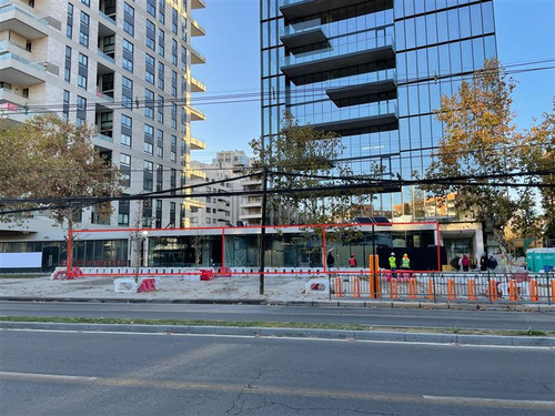 Imagen 2 de 12 de Locales En Arriendo Mejor Sector Vitacura, Próximo Metro L7