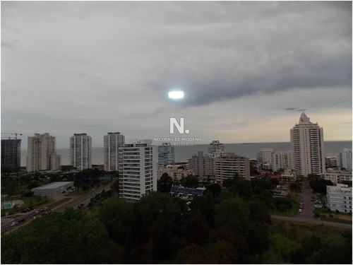 Ocean Drive Ii Piso Alto. Vende Alquila- Ref: 127