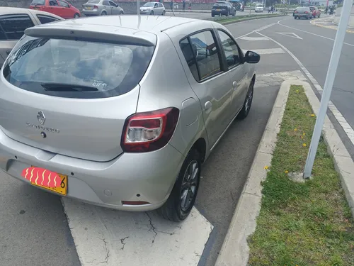 Sandero Expressión Familiar. Nunca Usado En Plataformas