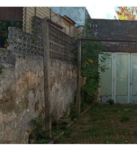 Casa Para Reciclar Con Gran Terreno Y Mucho Potencial En El Centro De Carmelo
