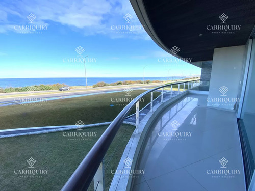 Playa Mansa Apartamento En Venta 3 Dormitorios Y Servicio.