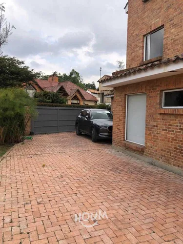 Casa En La Bajada. 3 Habitaciones, 329 M², Id: 146647