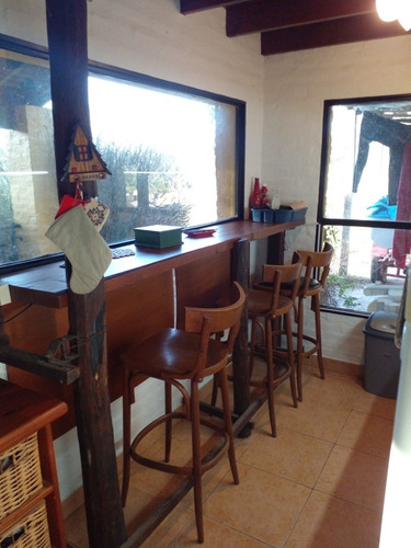 Casa Con Quincho Cerrado Y Pileta