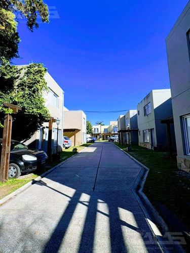 Real Oportunidad! Hermoso Duplex De 3 Ambientes Dentro De Un Muy Lindo Complejo. Bajas Expensas!