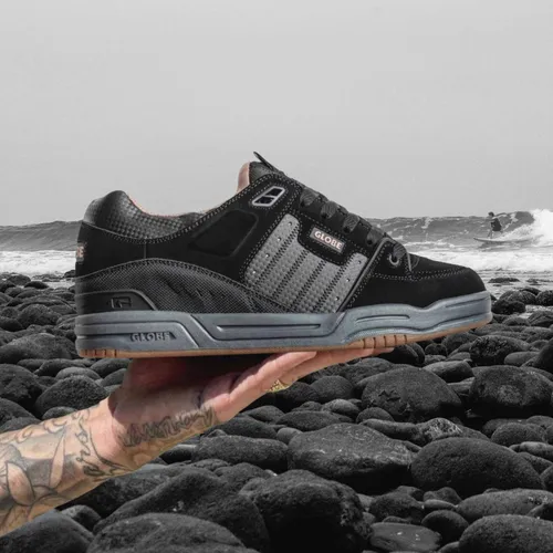 Globe fusion black 2025