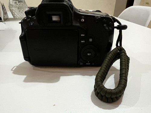 Canon Eos 60d Dslr Color Negro Incluye Dos Baterías Negro (Usado)