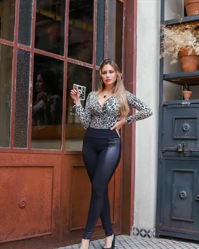 Calça disco com best sale tenis