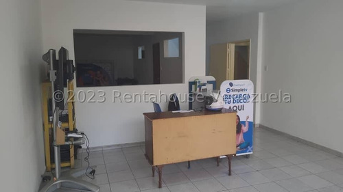 Local Comercial En Venta En Catia  24-2121 Yf