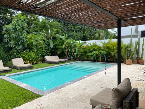 Casa En Venta Con O Sin Muebles En Cancun, Lagos Del Sol