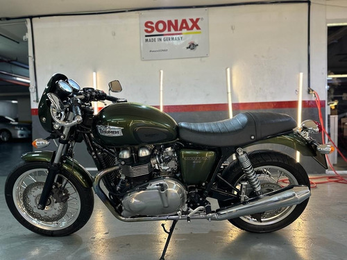 Triumph Thruxton 900