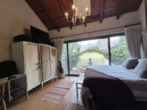 Casa En Venta De 6 Dorm.en Lo Barnechea.calle Cerrada.