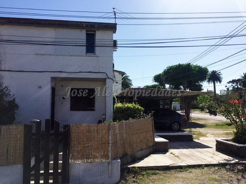 En Venta - 3 Dormitorios, 2 Baños - Cochera- L22