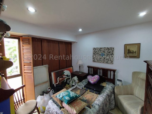 Apartamento En Venta. Urb. Colinas De Valle Arriba.