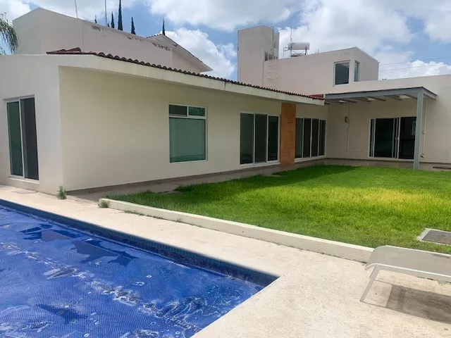 Casa Con Alberca En Venta En Juriquilla