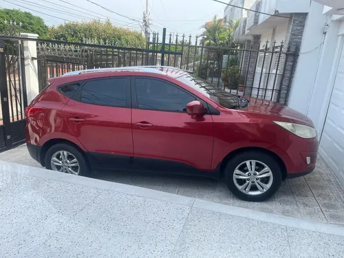 Color: Rojo Oscuro