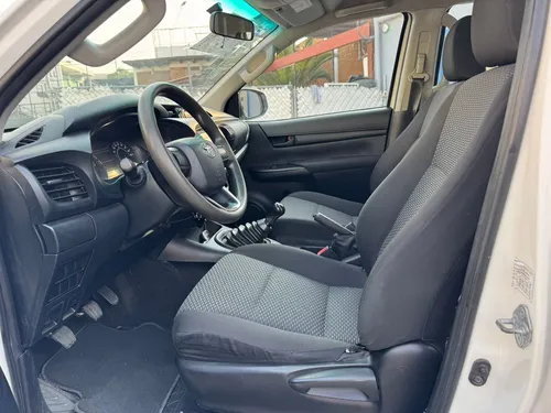 Toyota Hilux 2.7 Cabina Doble Base Mt